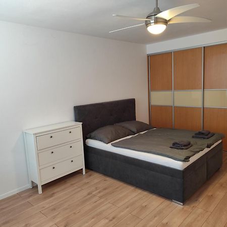 2 Room Apartment, Near Oc Galeria, Petrzalka Bratysława Zewnętrze zdjęcie