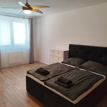 2 Room Apartment, Near Oc Galeria, Petrzalka Bratysława Zewnętrze zdjęcie