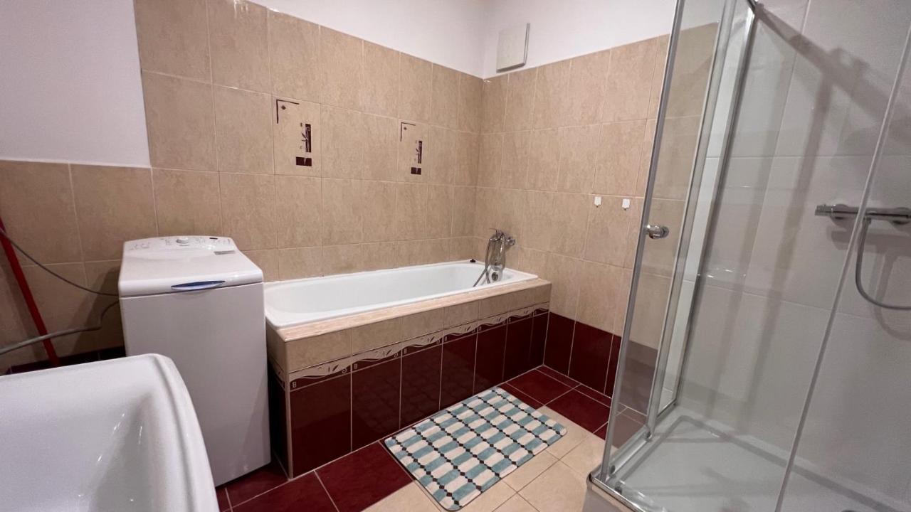 2 Room Apartment, Near Oc Galeria, Petrzalka Bratysława Zewnętrze zdjęcie