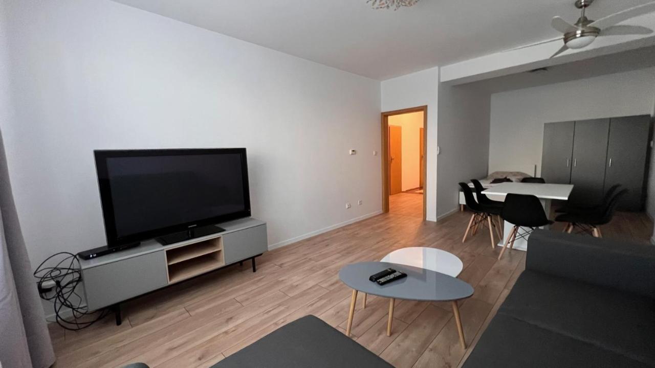 2 Room Apartment, Near Oc Galeria, Petrzalka Bratysława Zewnętrze zdjęcie