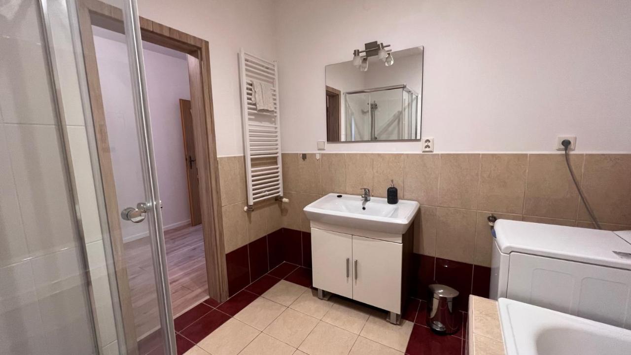 2 Room Apartment, Near Oc Galeria, Petrzalka Bratysława Zewnętrze zdjęcie