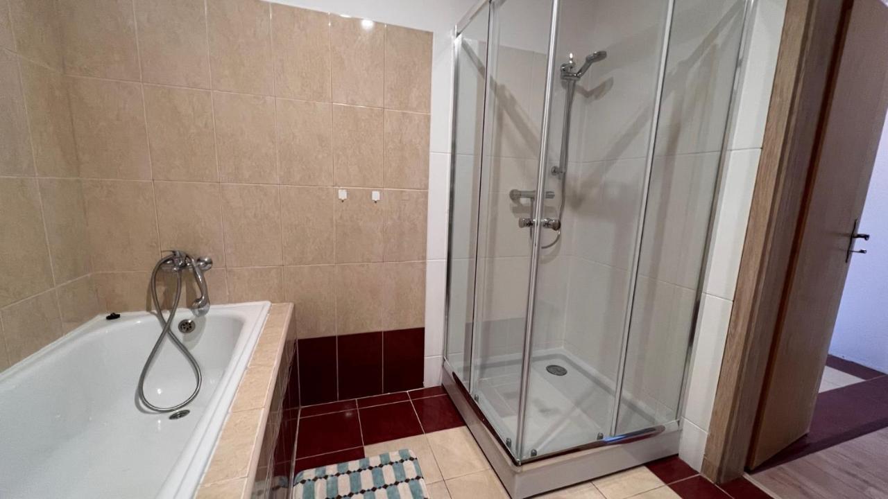2 Room Apartment, Near Oc Galeria, Petrzalka Bratysława Zewnętrze zdjęcie