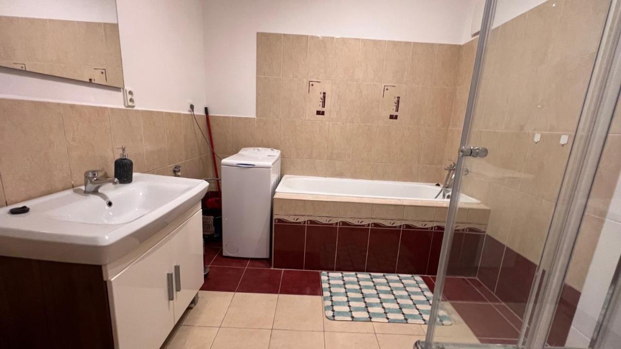 2 Room Apartment, Near Oc Galeria, Petrzalka Bratysława Zewnętrze zdjęcie