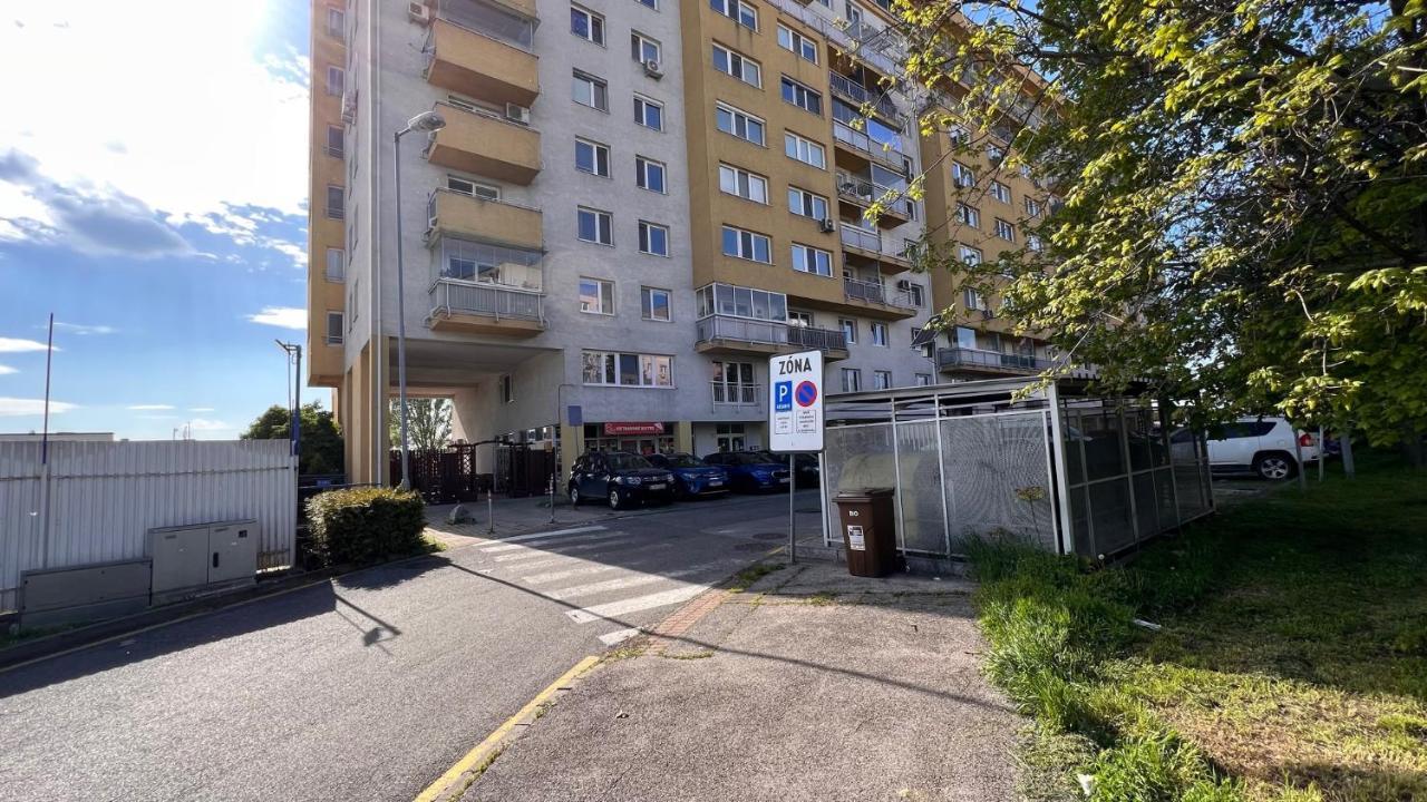 2 Room Apartment, Near Oc Galeria, Petrzalka Bratysława Zewnętrze zdjęcie