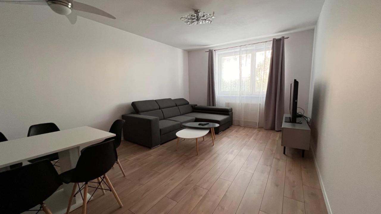 2 Room Apartment, Near Oc Galeria, Petrzalka Bratysława Zewnętrze zdjęcie